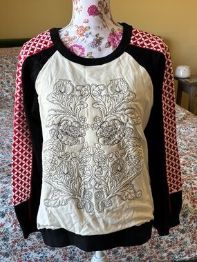 Liberty Garden Floral Stitched / Embroidered Sweatshirt Sz Medium Women’s Detail